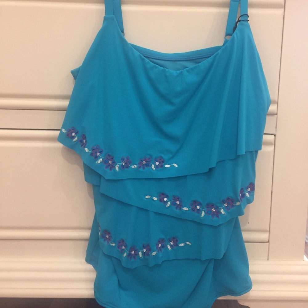 NWT CoCo Reef bra sized tankini
